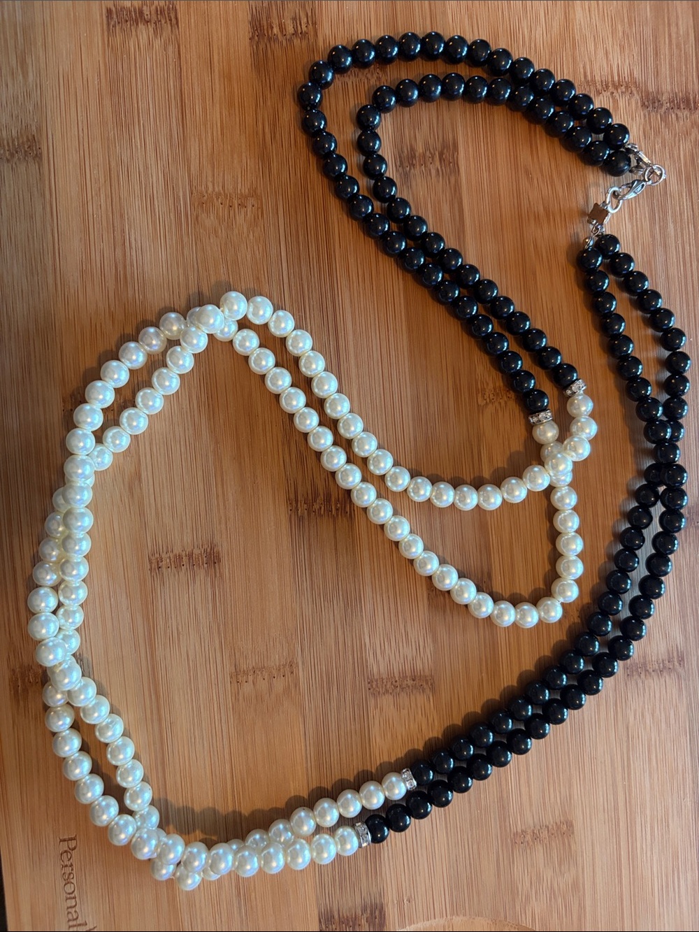 Classic Vintage Two-Tone Pearl Necklace in Black and White